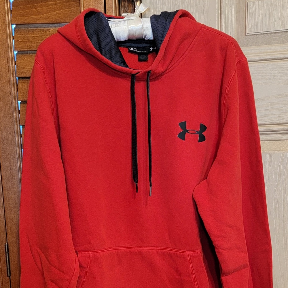 Large Men's Under Armour Sweatshirt